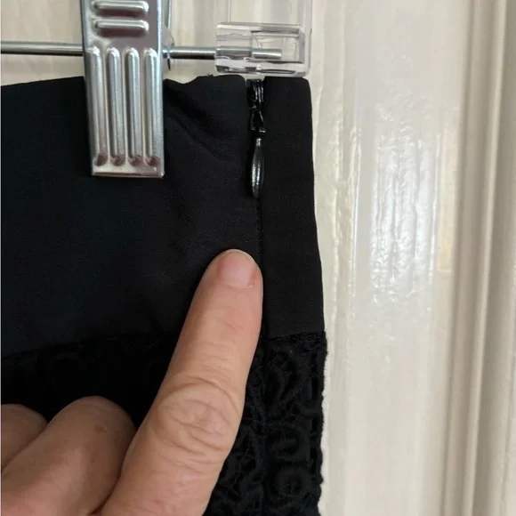 Bebe adorable size 2 lace skirt. Side zip. Fully‎ lined. New without tags. - Picture 6 of 7